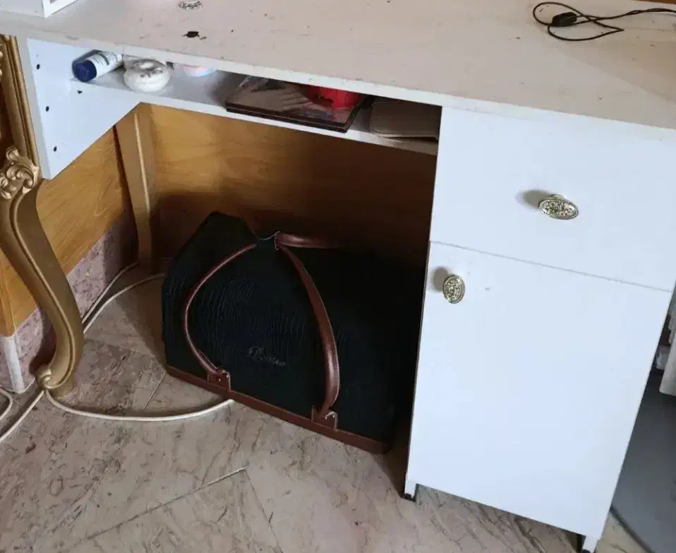 میزناخن|آرایشگاه و سالن‌های زیبایی|لردگان, |دیوار