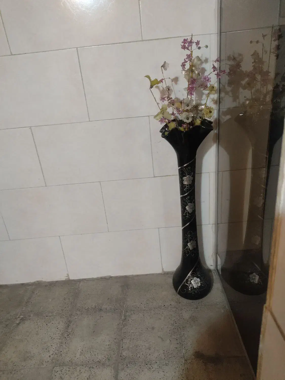 گلدان با گل|گل مصنوعی|کرج, بنیاد|دیوار