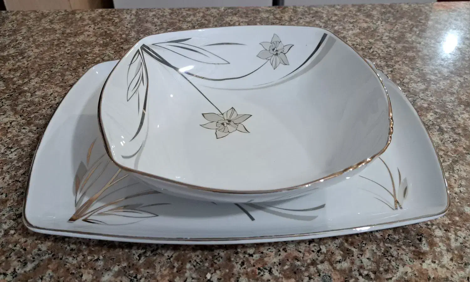 سرویس چینی مقصود 12 نفره|ظروف سرو و پذیرایی|رامسر, |دیوار