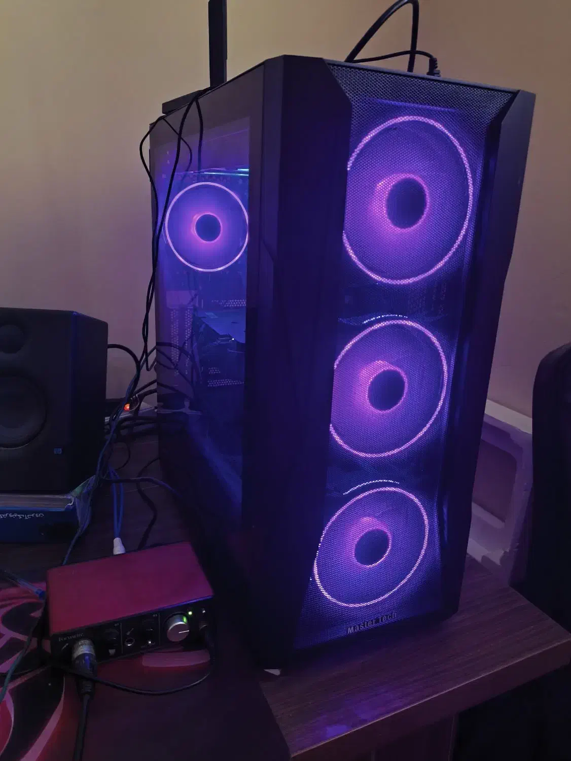 کیس گیمینگ تمیز کم کارکرد|رایانه رومیزی|فولادشهر, B5|دیوار