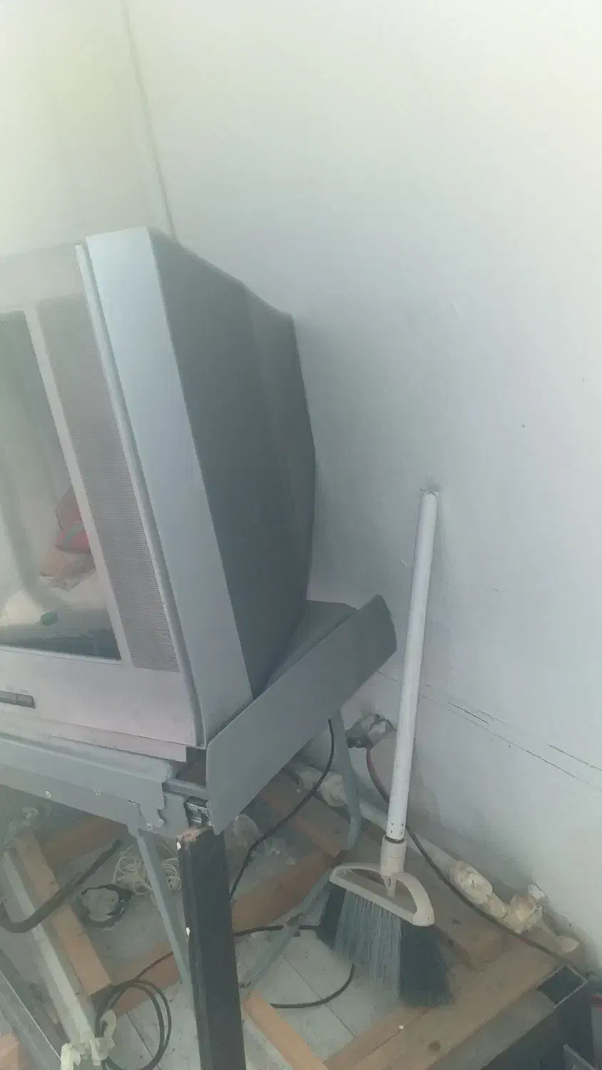 تلویزیون اماده کار|تلویزیون و پروژکتور|چالوس, |دیوار