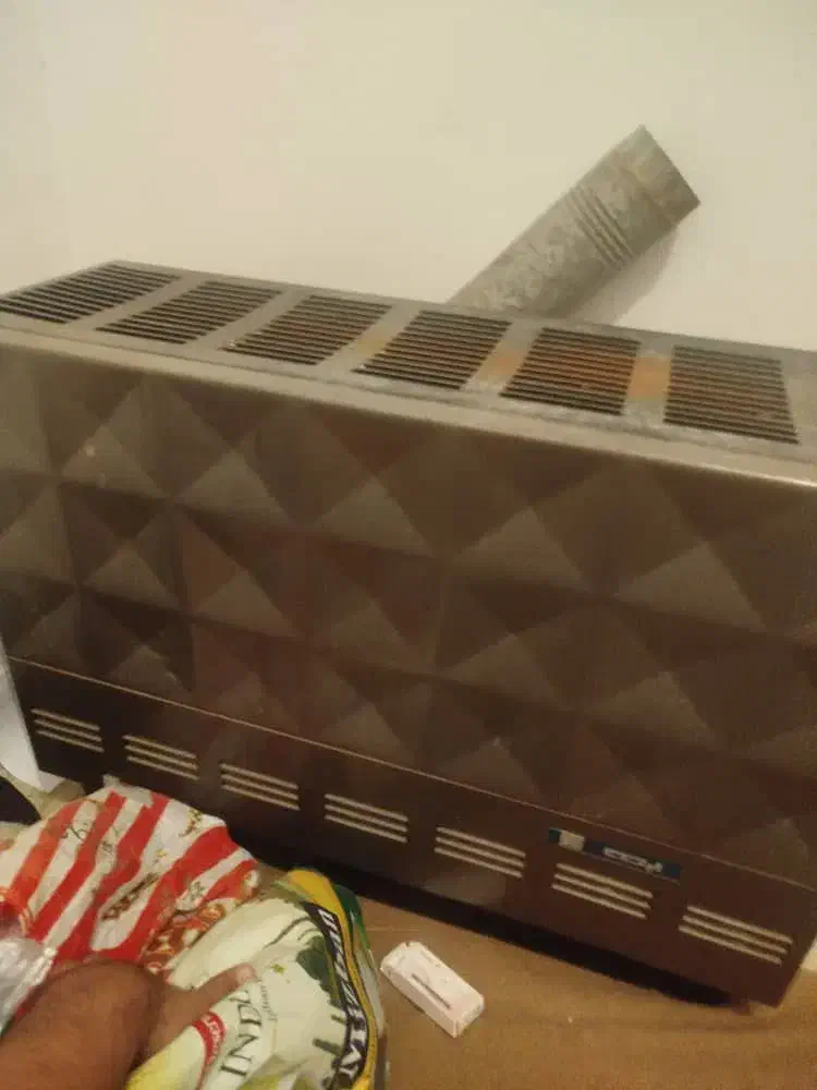 بخاری به همراه دودکش|بخاری، هیتر، شومینه|اشتهارد, |دیوار