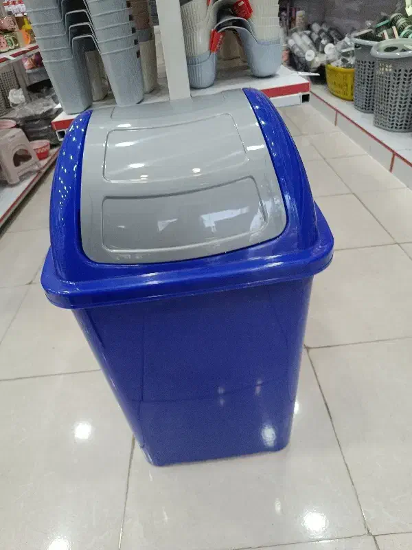 فروش تعدادی سطل زباله پدالدار ناصر زیر نرخ کارخانه|لوازم نظافت|خرمآباد, |دیوار