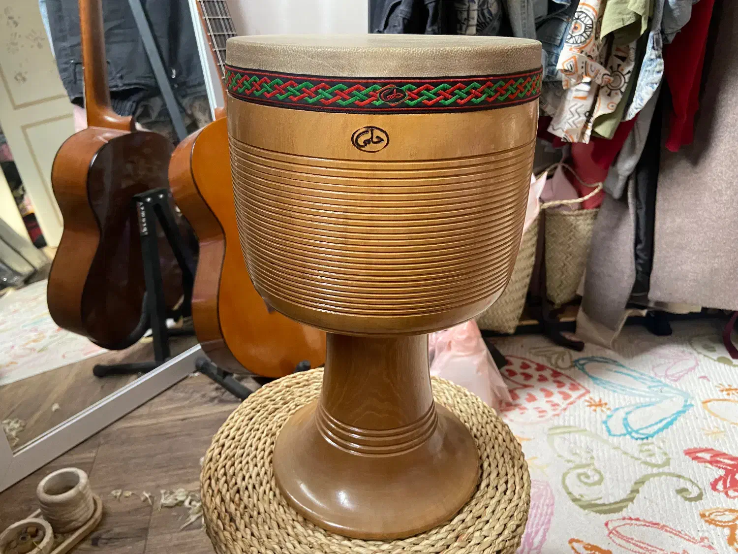 تنبک حلمی دهانه کوچک|سازهای سنتی|فردیس, نسترن شرقی|دیوار