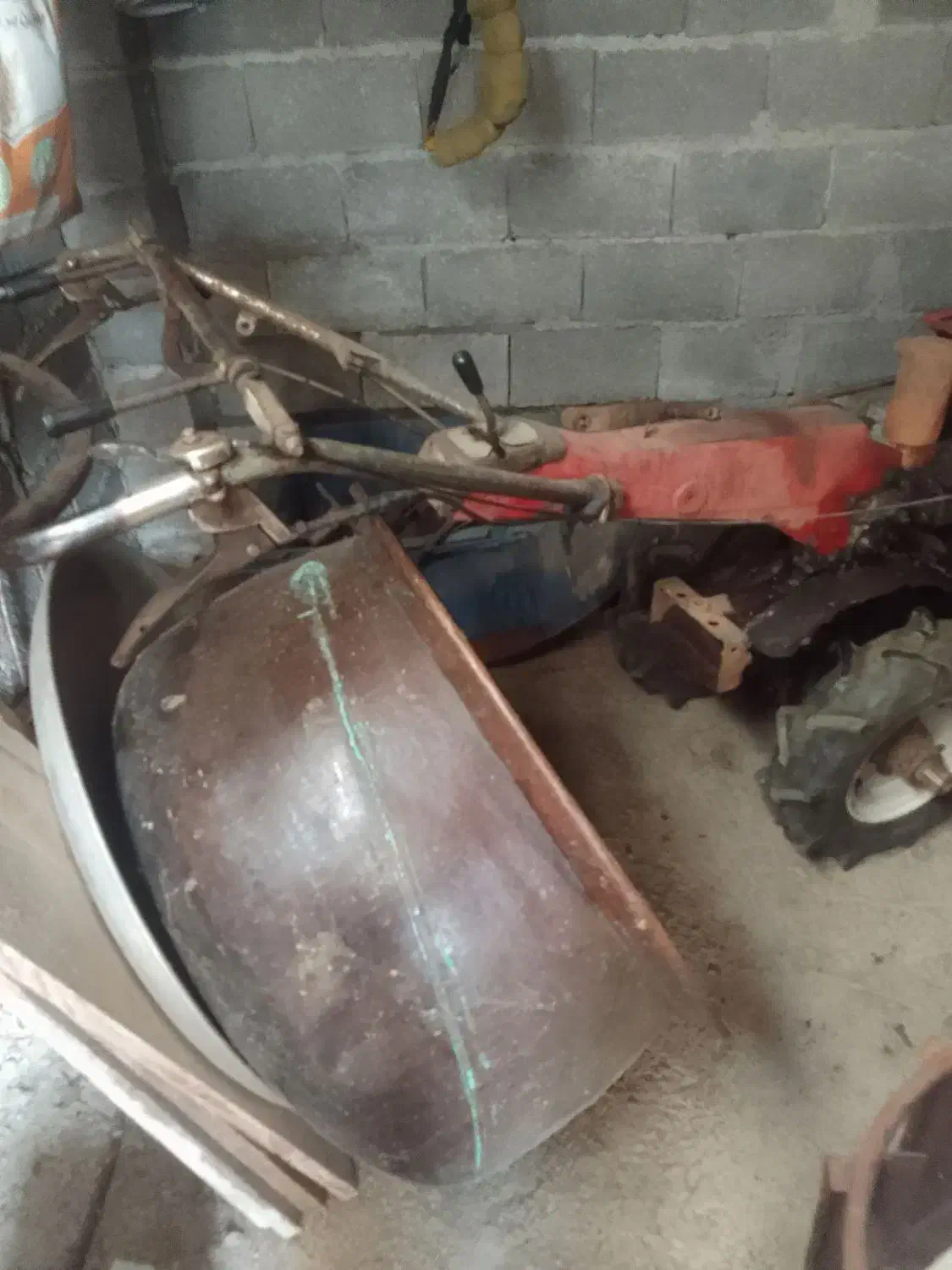 تیلر ایساکی کمک دار سالم|ماشینآلات صنعتی|خشکبیجار, |دیوار