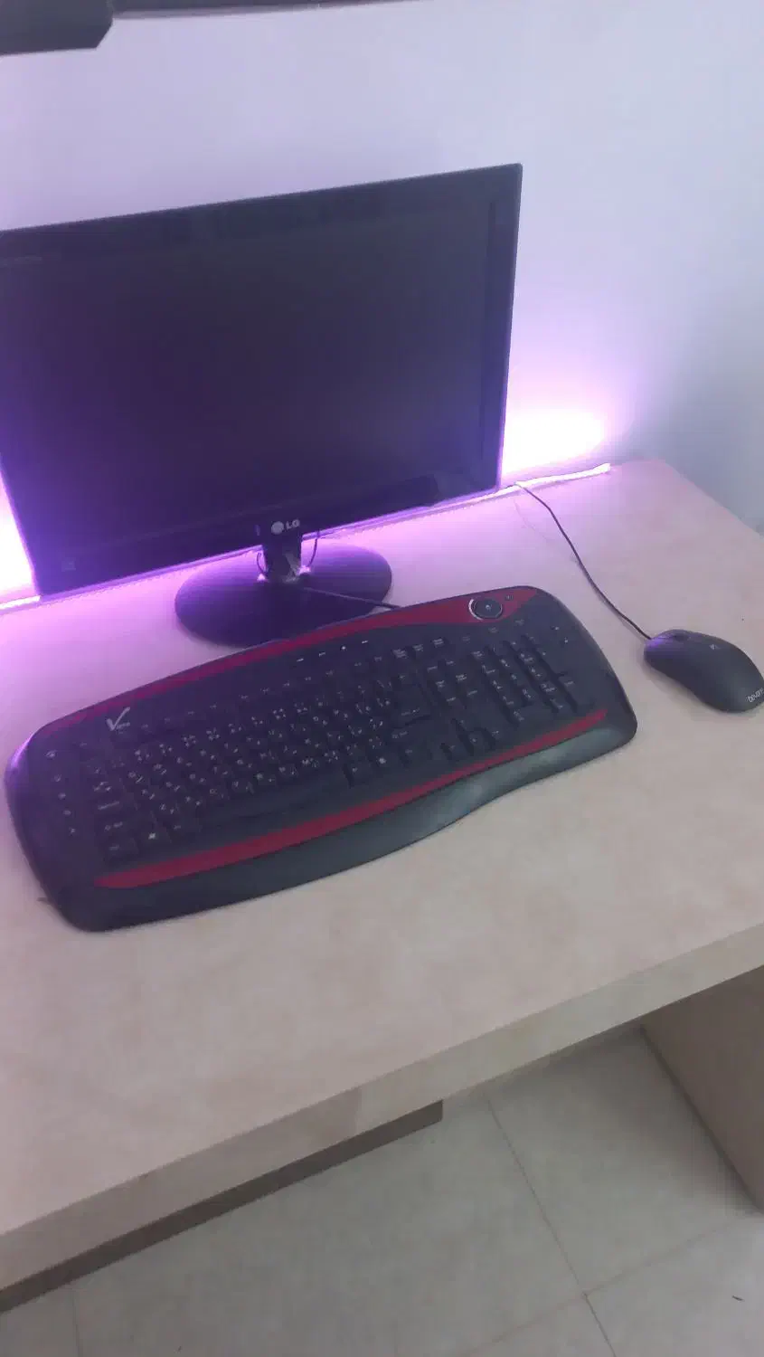 کامپیوتر|رایانه رومیزی|برخوار, |دیوار