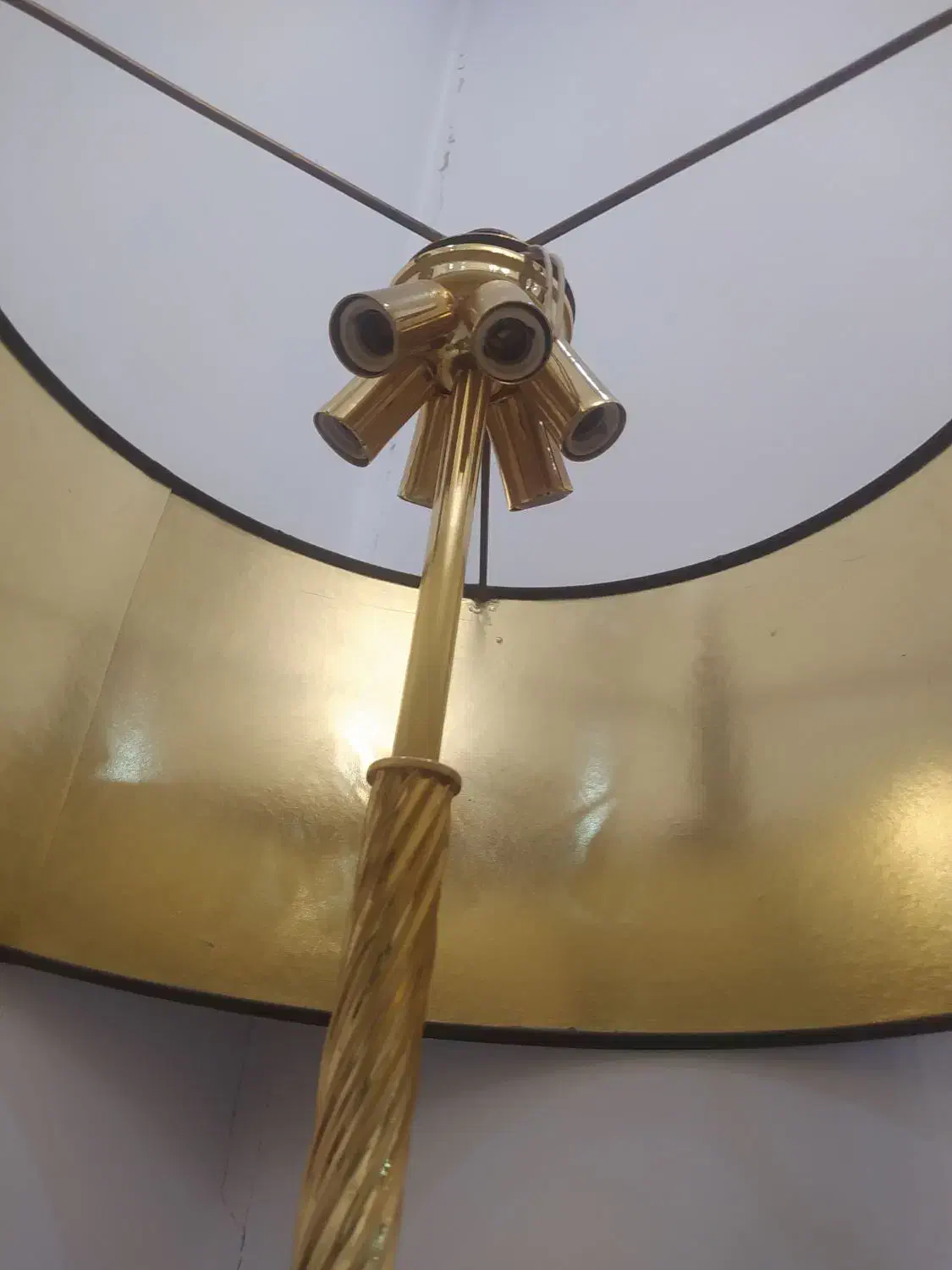 آباژور کنار سالنی درحدنو|چراغ خواب و آباژور|اسلام‌شهر, شهرک جانبازان|دیوار