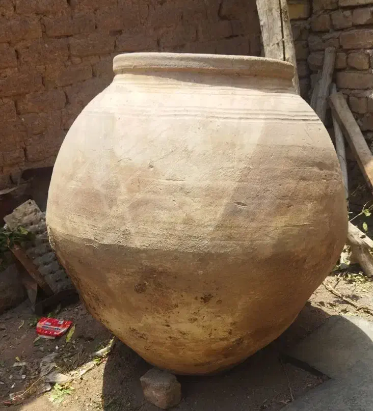 کوزه زیر خاکی قدیمی|کلکسیون اشیاء عتیقه|رفسنجان, |دیوار