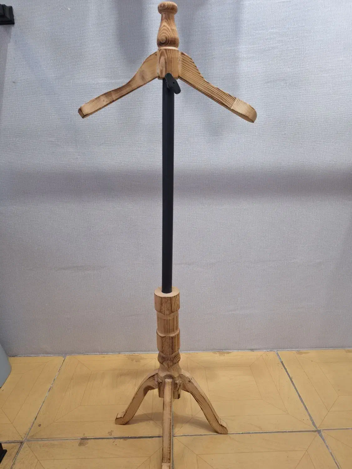 چوبکار تنظیمی پشت ویترینی بچه گانه|فروشگاه و مغازه|رشت, معلم|دیوار