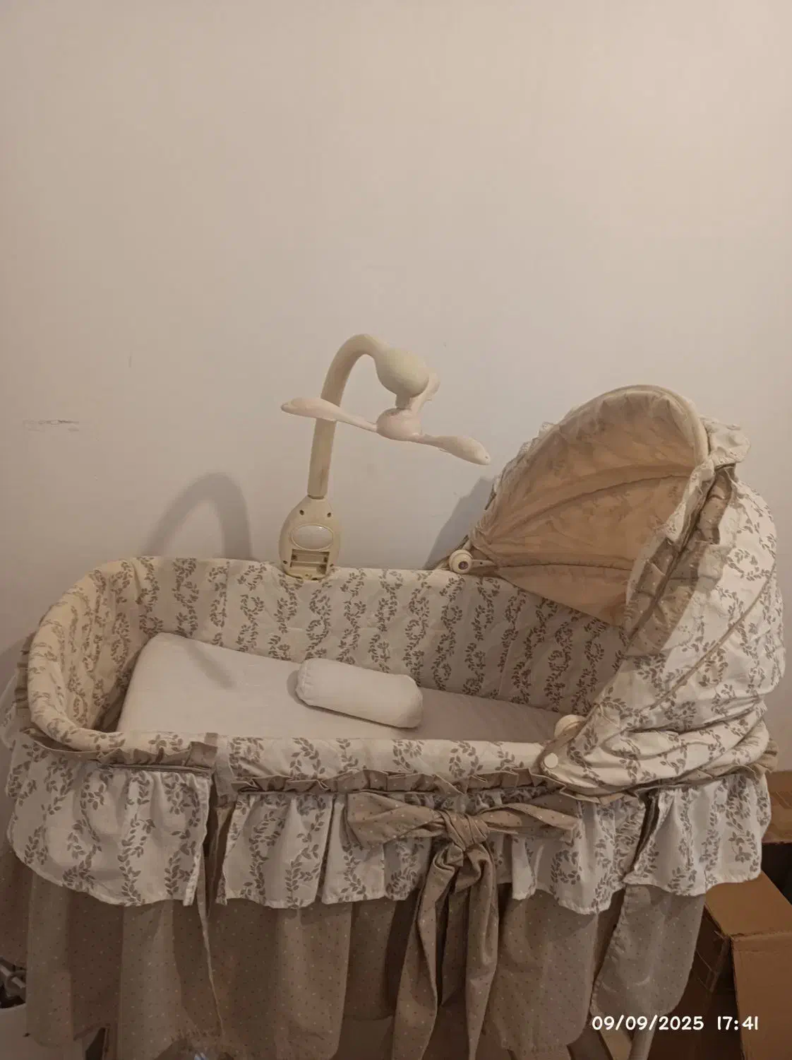 گهواره یاتخت کنارمادر|تخت و صندلی بچه|همدان, |دیوار