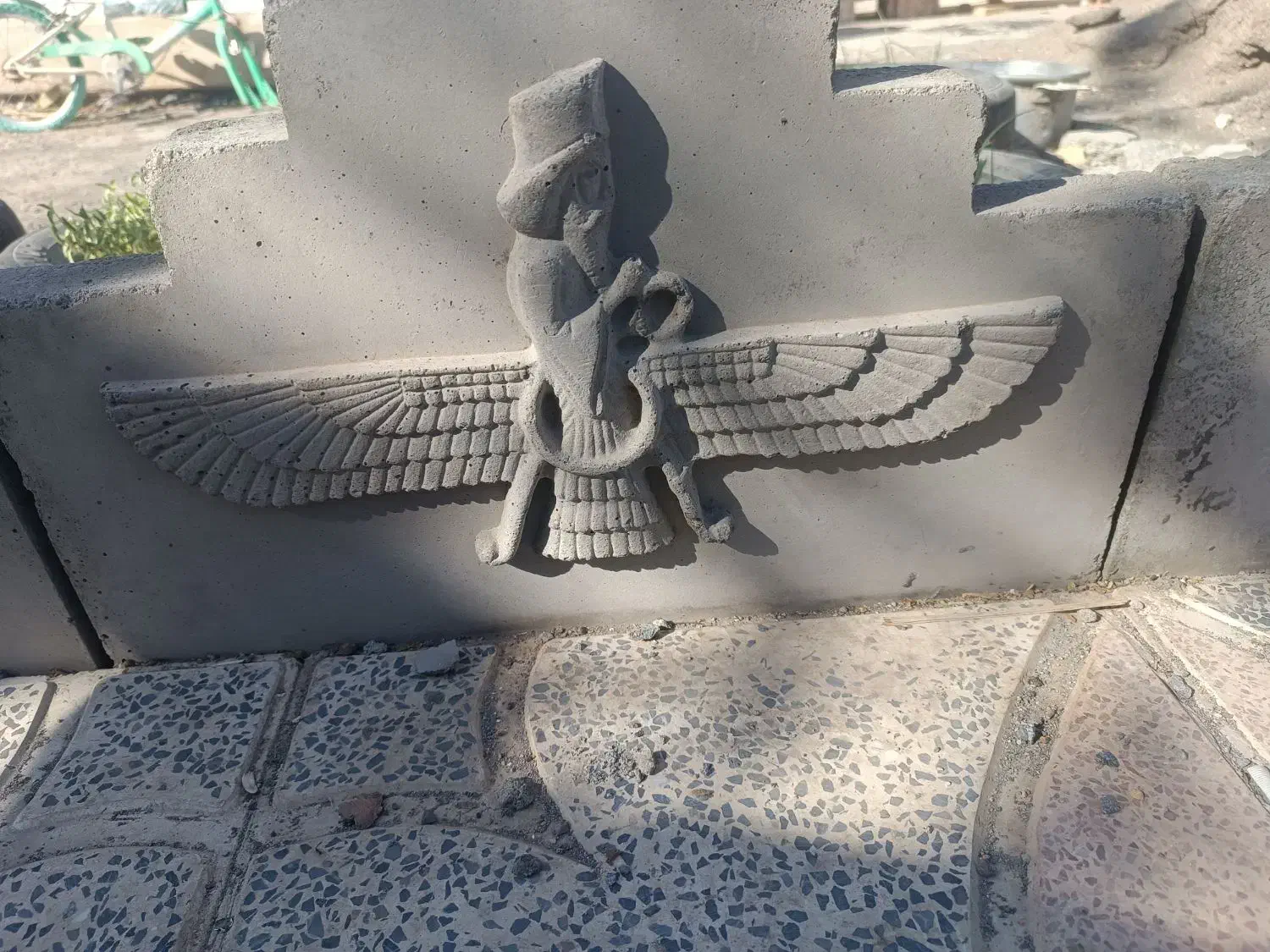 حفاظ دور باغچه ای شاهانه....|خدمات باغبانی و درختکاری|بم, |دیوار