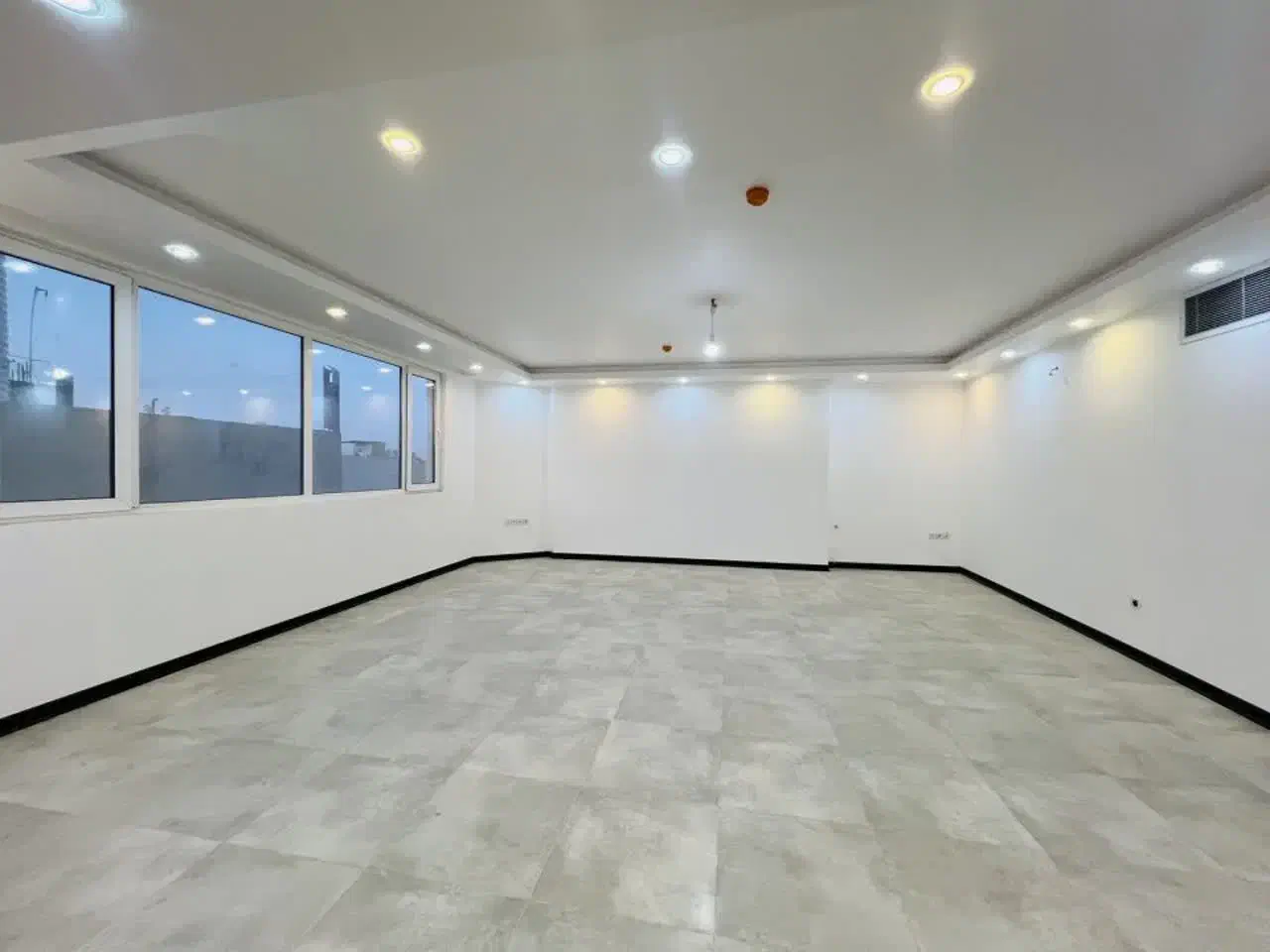 متـ۱۳۲ـر گـل جمـهـوری «متمـرکز بـر بـرند نشـیـنی»|فروش آپارتمان|قم, قلعه یزدیها|دیوار