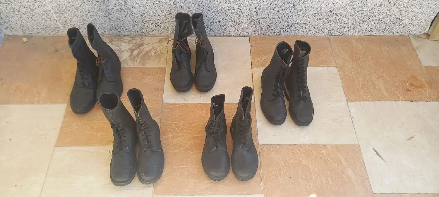 پوتین|کیف، کفش، کمربند|کوهپایه, |دیوار