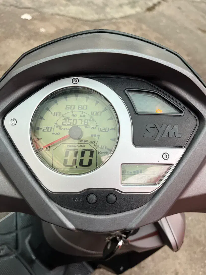 موتور لاکی ۱۸۰ کم کار فابریک همه چی نو نو|موتورسیکلت|اصفهان, مفتح|دیوار