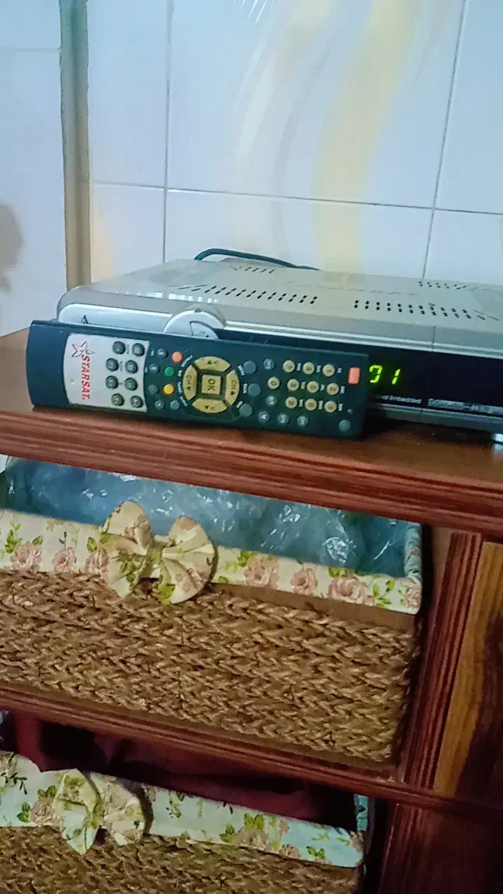 گیرنده دیجیتال|صوتی و تصویری|اقبالیه, |دیوار