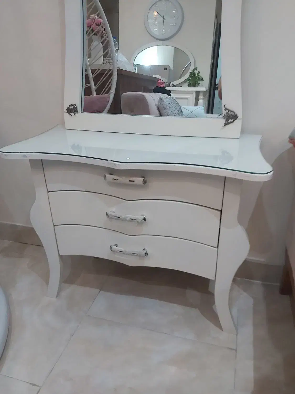 آینه کنسول در حد نو ۲ میلیون تومان|بوفه، ویترین، کنسول|رشت, شالکو|دیوار