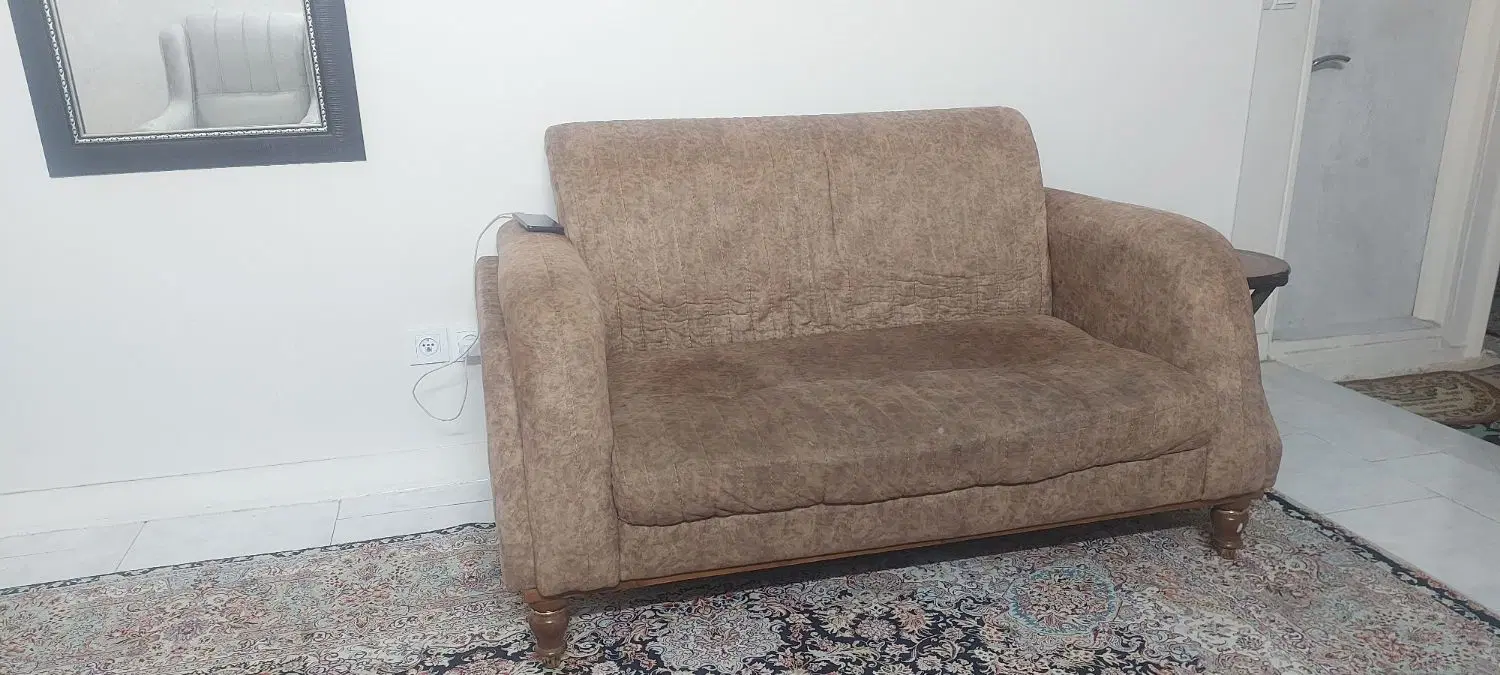 مبل چهار نفره ۲عدد تک نفره قیمت هفت میلیون|مبلمان خانگی و میز عسلی|تهران, صد دستگاه|دیوار