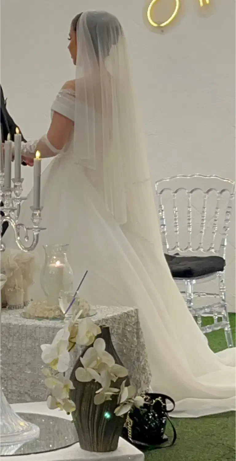 لباس عروس|لباس|رباط‌کریم, رباط‌کریم|دیوار