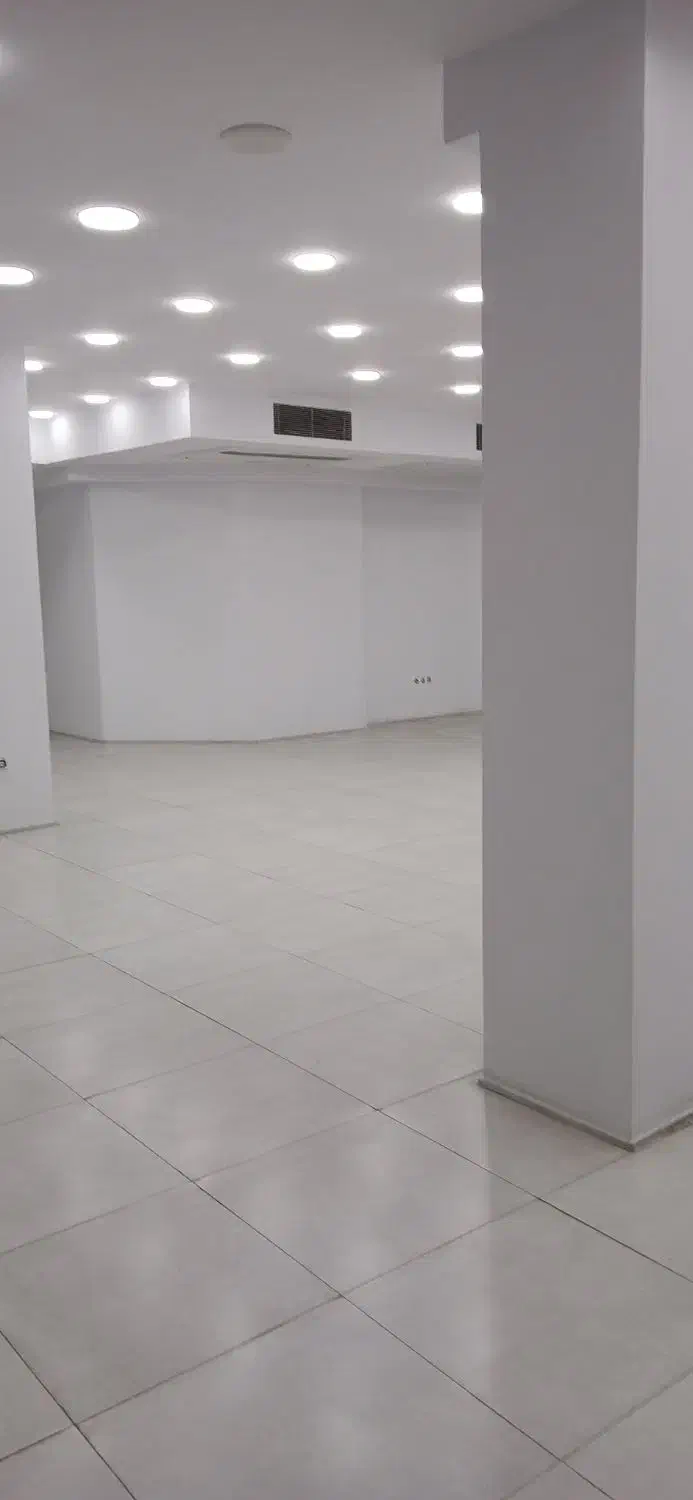 تجاری بر اندرزگو  ۱۵۰ متر تمام ویترین|اجارهٔ مغازه و غرفه|تهران, چیذر|دیوار