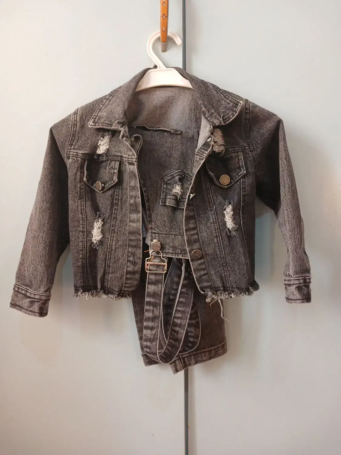 لباس دخترانه|کفش و لباس بچه|هشتگرد, فاز ۲ مهستان|دیوار