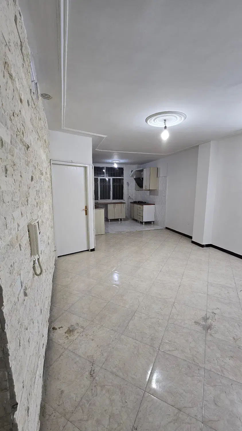 اجاره آپارتمان۵۶متر بازسازی خیابان تختی (۱خواب)