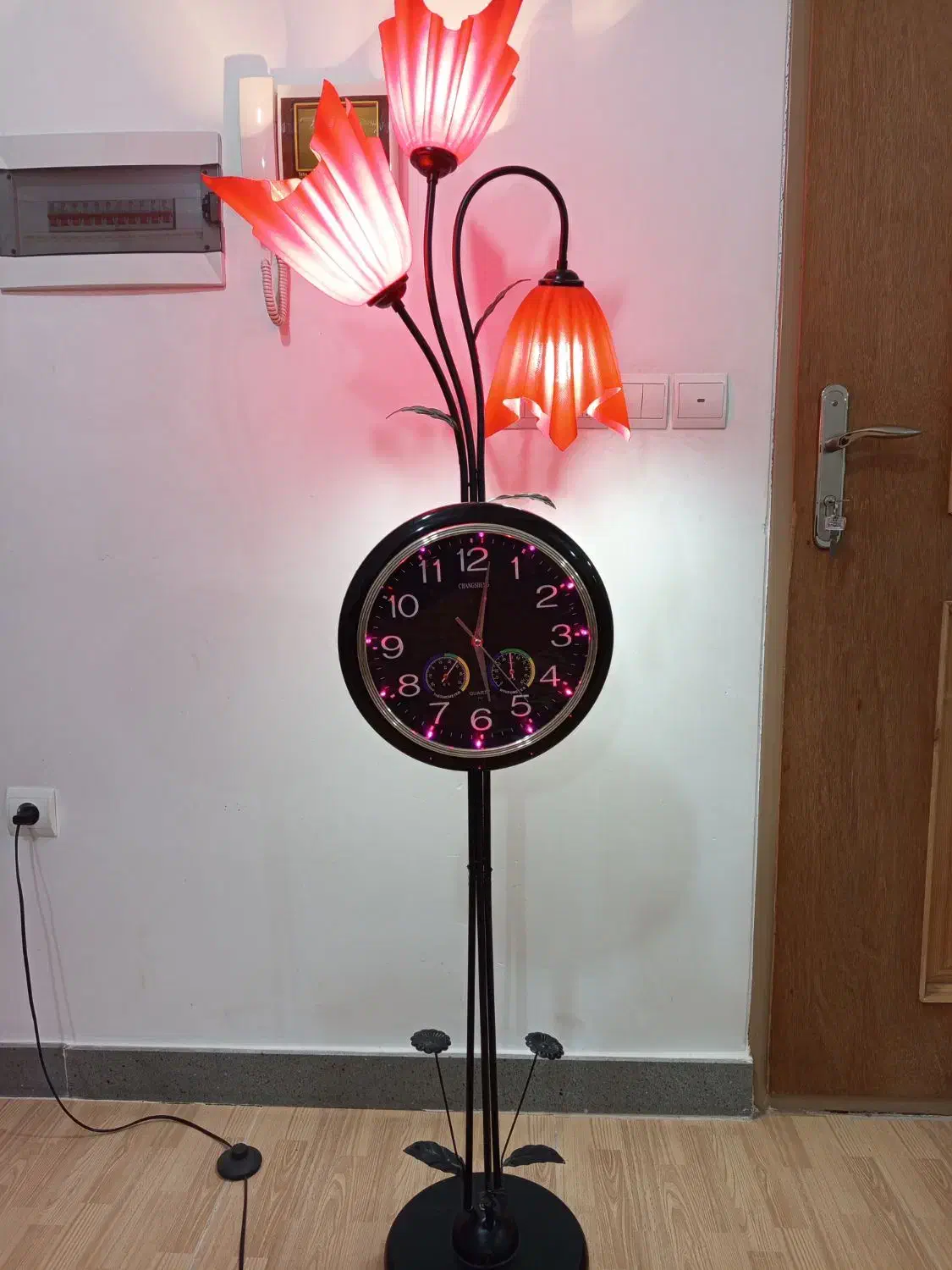 چراغ خواب ساعت دار|چراغ خواب و آباژور|تبریز, |دیوار