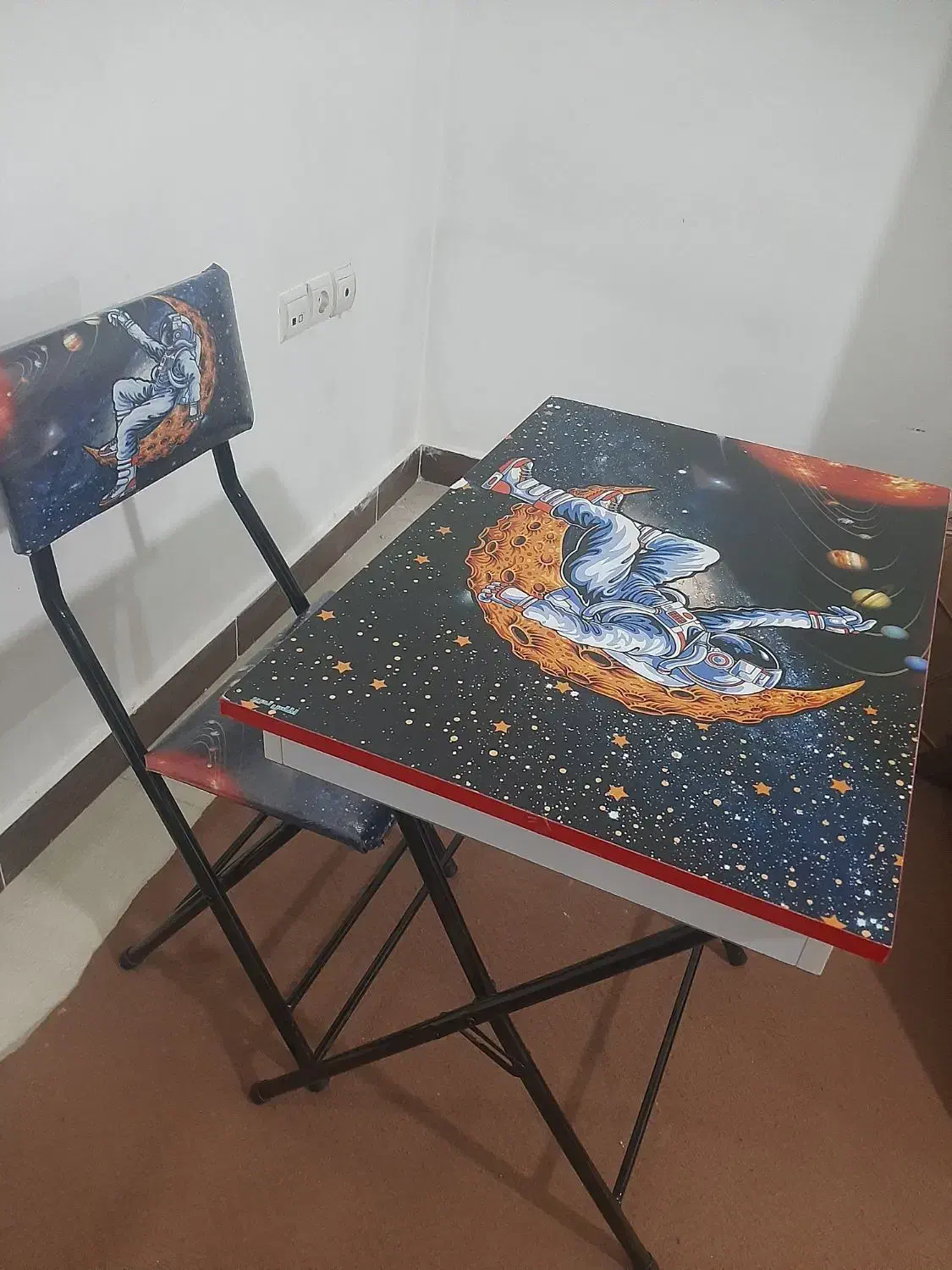 میز تحریر و ماشین و کارتن تلوزیون|میز تحریر و کامپیوتر|نسیم‌شهر, |دیوار