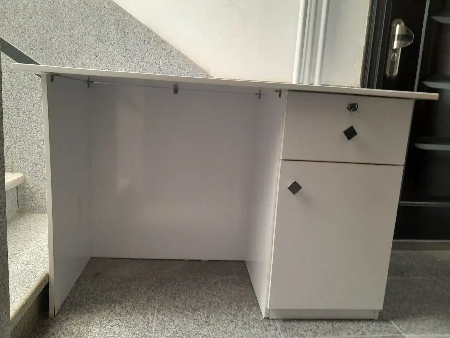 میز|میز تحریر و کامپیوتر|بندر ترکمن, |دیوار