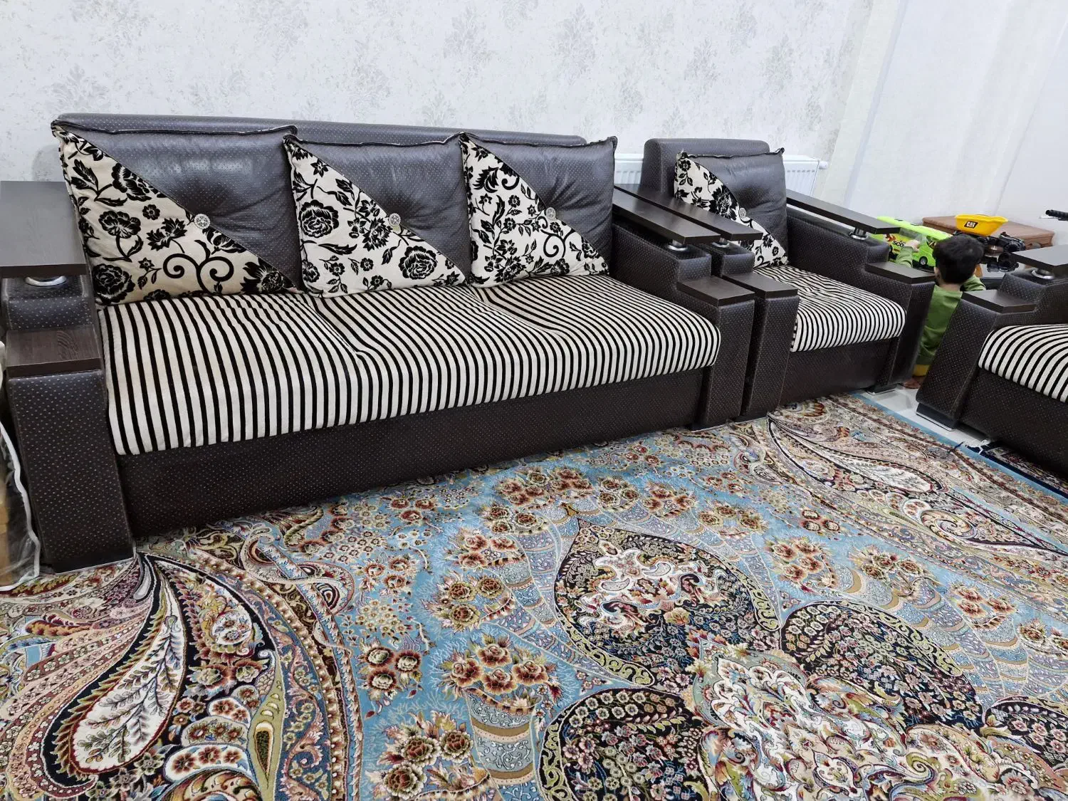 مبل راحتی هفت نفره با میز|مبلمان خانگی و میز عسلی|زاهدان, |دیوار