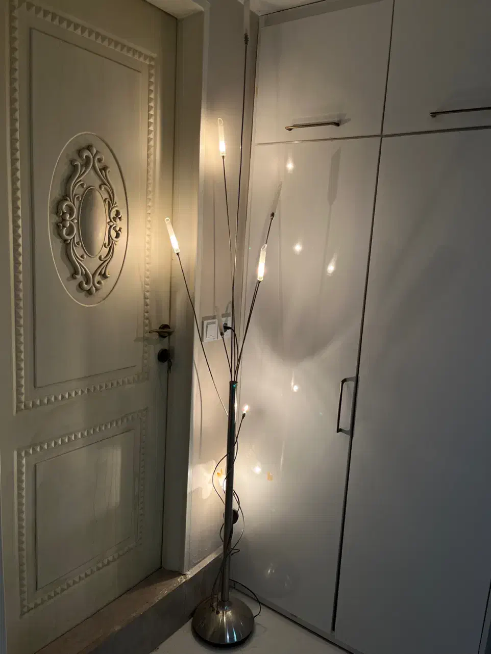 اواژور ایستاده|چراغ خواب و آباژور|مشهد, فلسطین|دیوار