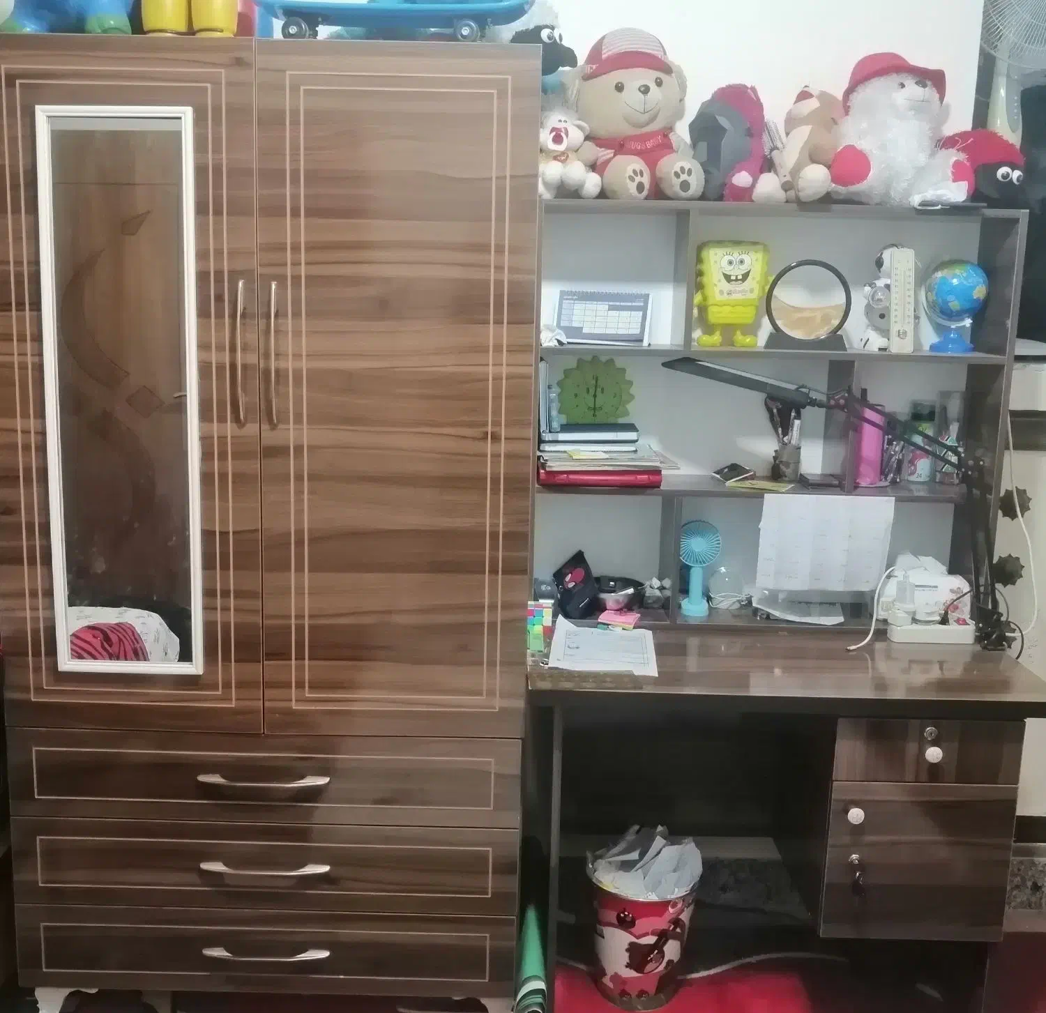 میز مطالعه و کمد لباسی نونو فقط دوماه هست خرید شده|میز تحریر و کامپیوتر|نورآباد ممسنی, |دیوار