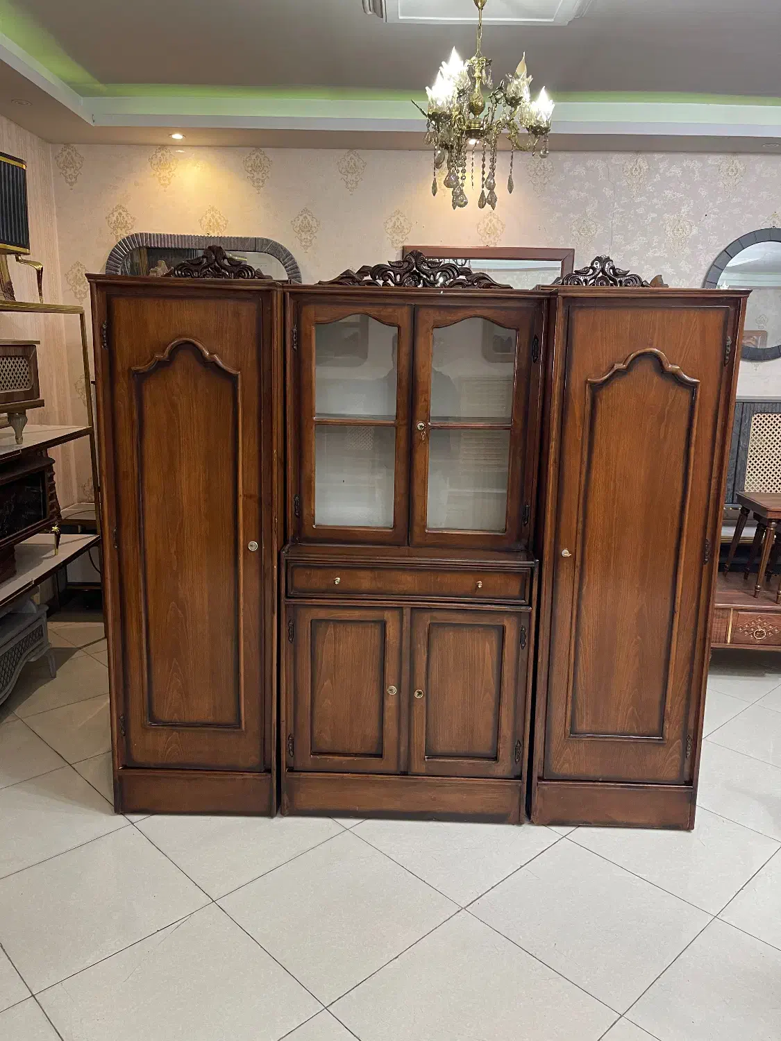 کمد سه تیکه سال دار|بوفه، ویترین، کنسول|تهران, شهرک ولیعصر شمالی|دیوار