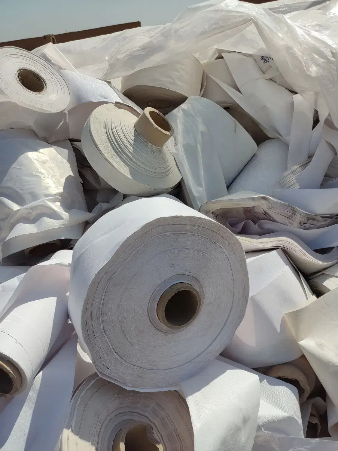 فروش ضایعات رول روکش وکیوم سفید پی وی سی pvc|عمده‌فروشی|قم, جمکران|دیوار