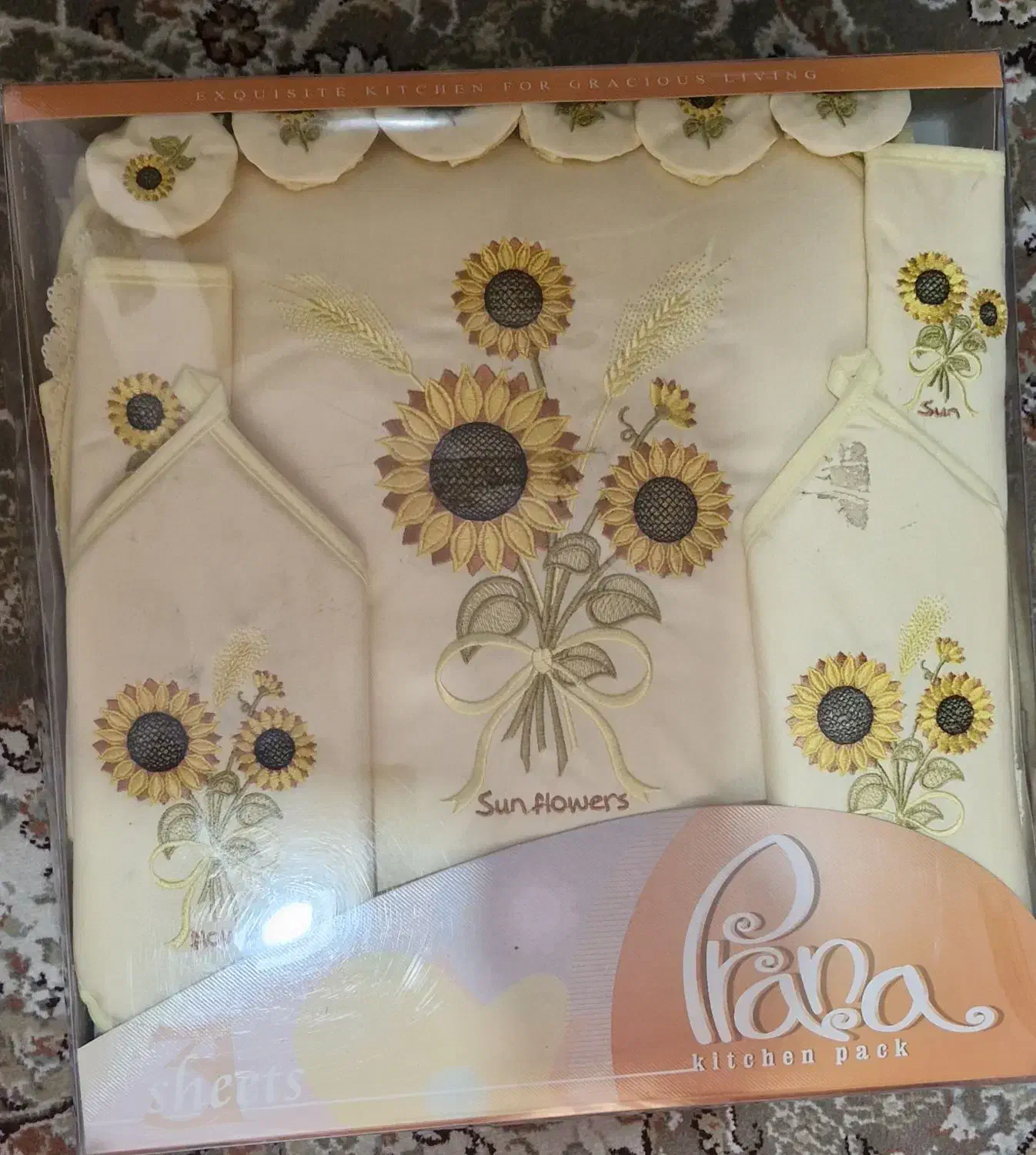 سرویس آشپزخانه 31 پارچه|سفره، حوله، دستمال آشپزخانه|تهران, جنت‌آباد مرکزی|دیوار