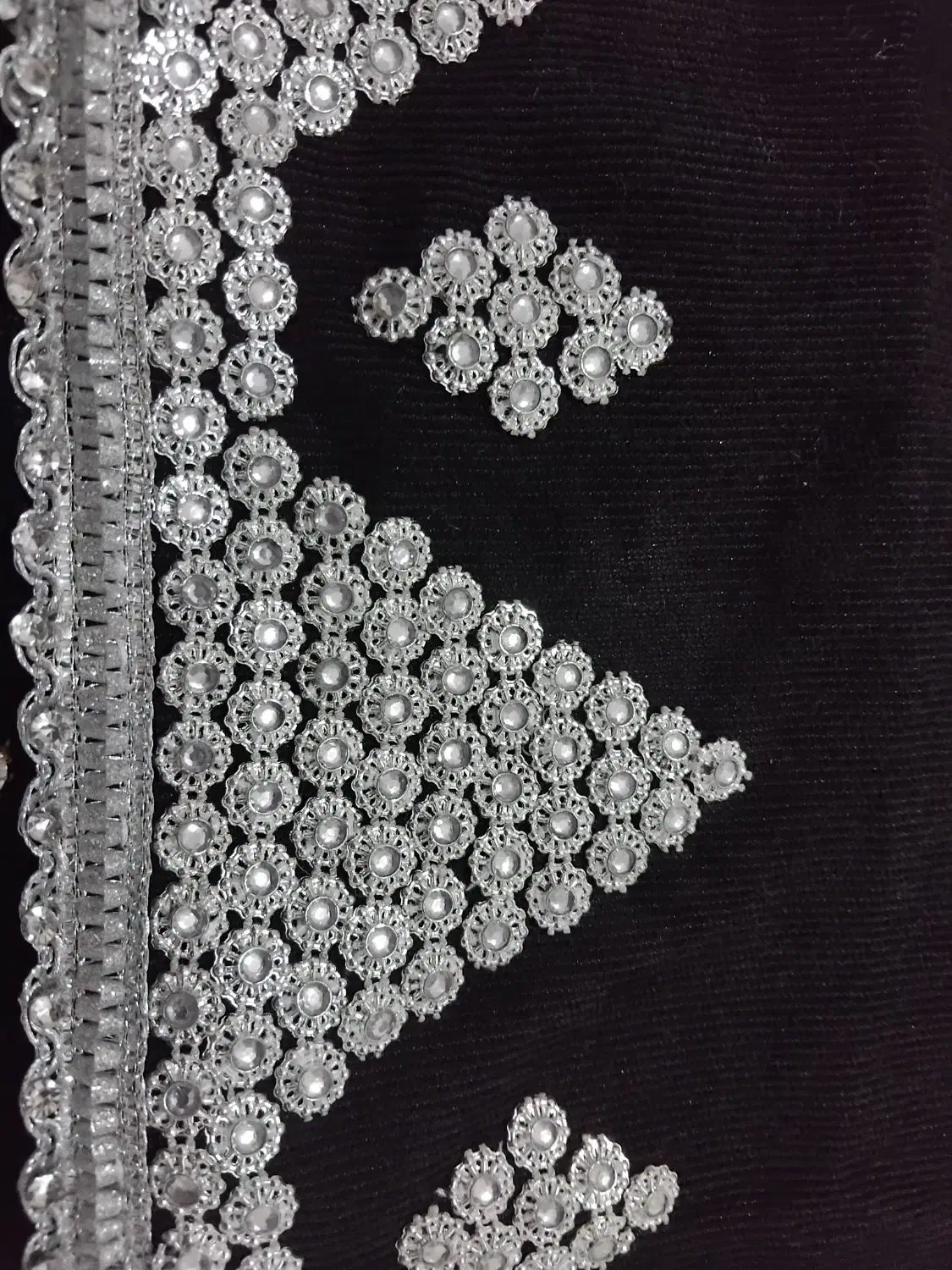 لَچک بختیاری|لباس|خمینی‌شهر, |دیوار