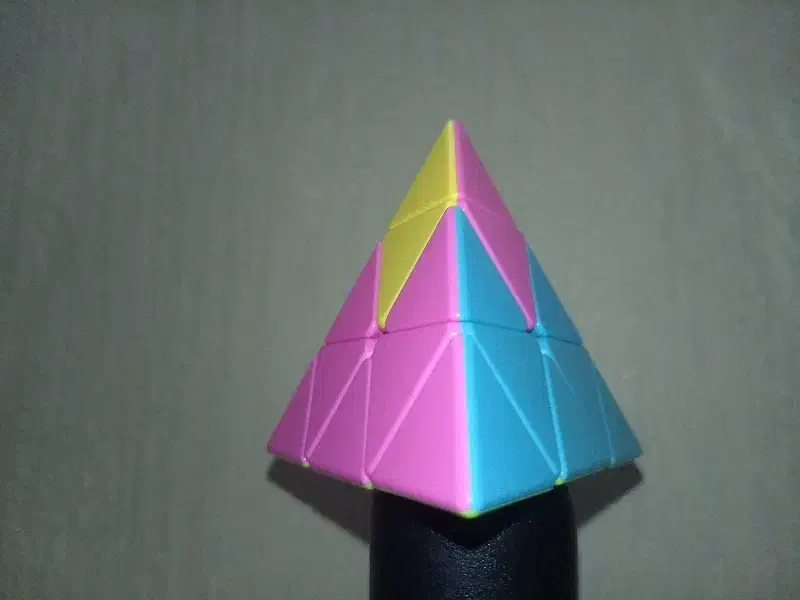 روبیک هرمی|اسباب‌‌بازی|شیروان (خراسان), |دیوار