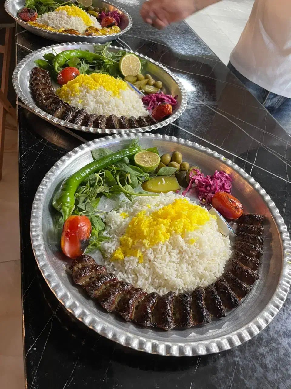 وسط کار یا نیروی ساده اشپزخانه|استخدام خدمات فروشگاه و رستوران|قزوین, |دیوار