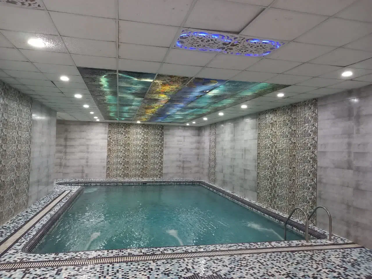 اجاره باغ ویلا و اجاره ویلا و اقامتی و مراسم|اجارهٔ کوتاه‌مدت ویلا و باغ|فردیس, شهرک ناز|دیوار