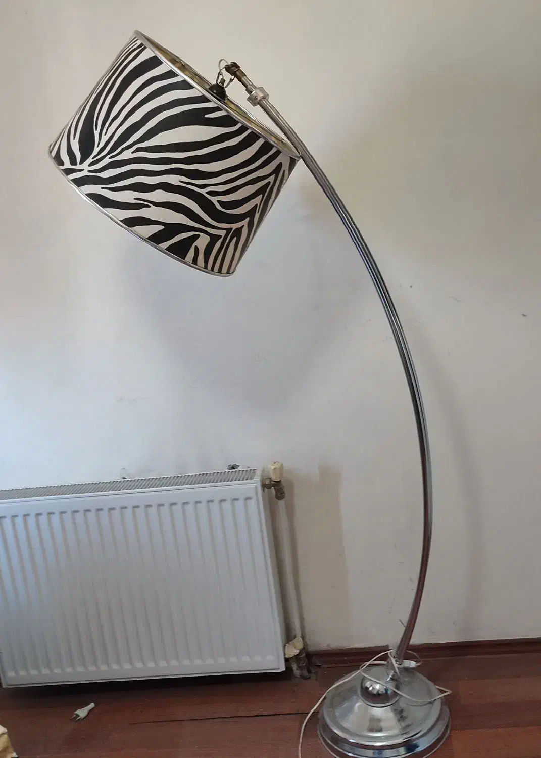 آباژور کلاسیک طرح زیبا|چراغ خواب و آباژور|پرند, فاز ۵|دیوار