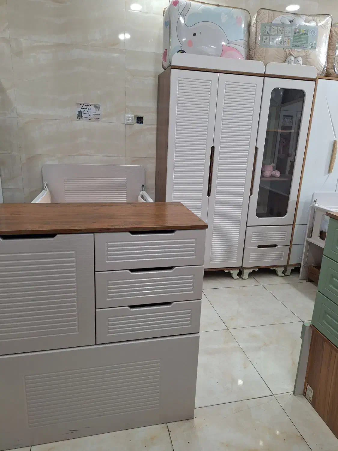 سرویس خواب )کمدویترین نوزاد( نی نی چوب )|تخت و صندلی بچه|اصفهان, فروردین|دیوار