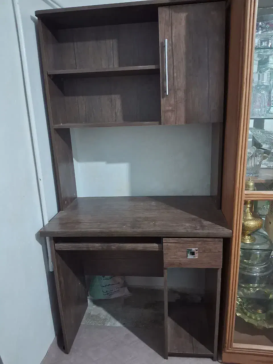 کمد سالم و نو|میز تحریر و کامپیوتر|بروجرد, |دیوار