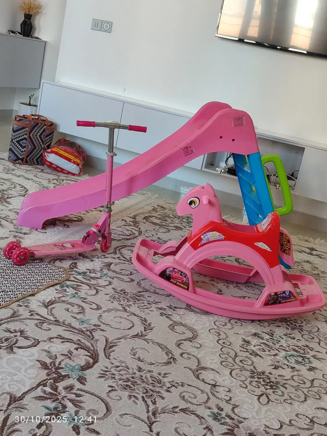 سرسره و اسب ریلکسی و اسکوتر|اسباب‌بازی بچه|ایلام, |دیوار