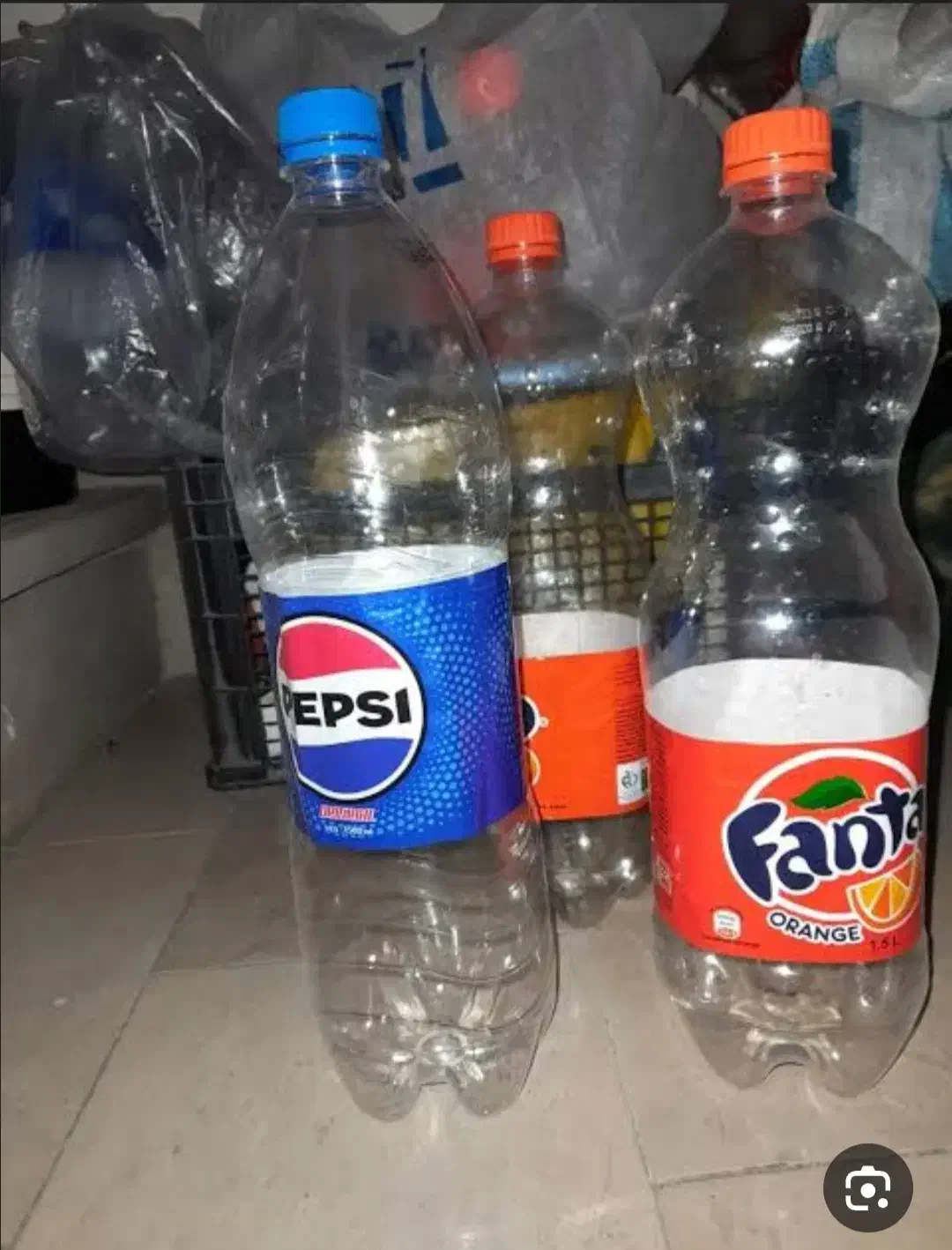 بطری خالی نوشابه|ظروف نگهدارنده، پلاستیکی، یکبارمصرف|رودسر, |دیوار