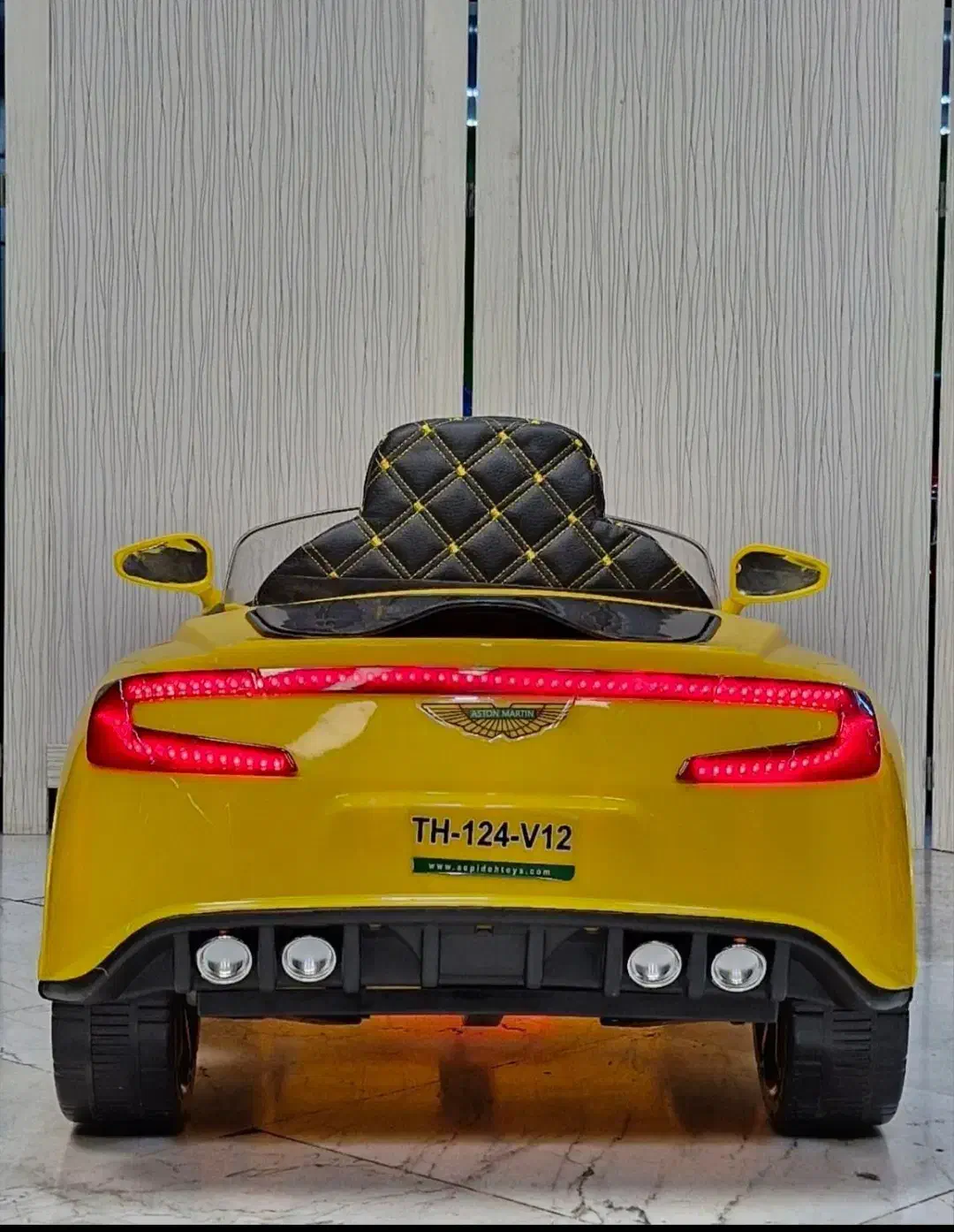 ماشین شارژی دو موتوره فول آبشن شیک وزیبا|اسباب‌‌بازی|ایلام, |دیوار