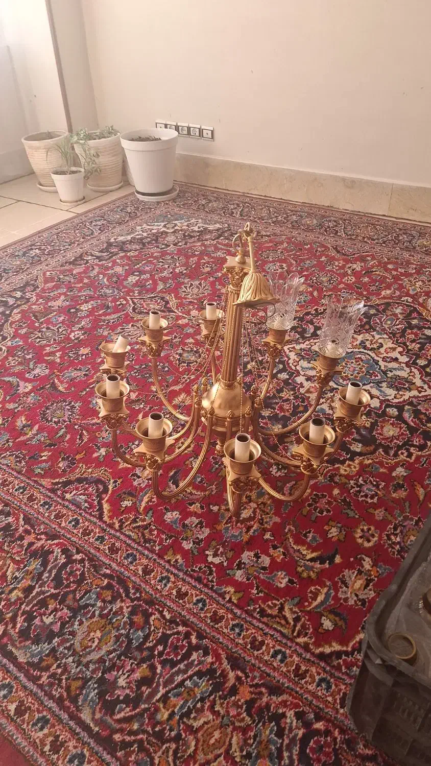 یک عدد لوستر برنجی نو و کم کار کرده|لوستر و چراغ آویز|اصفهان, محمودیه|دیوار