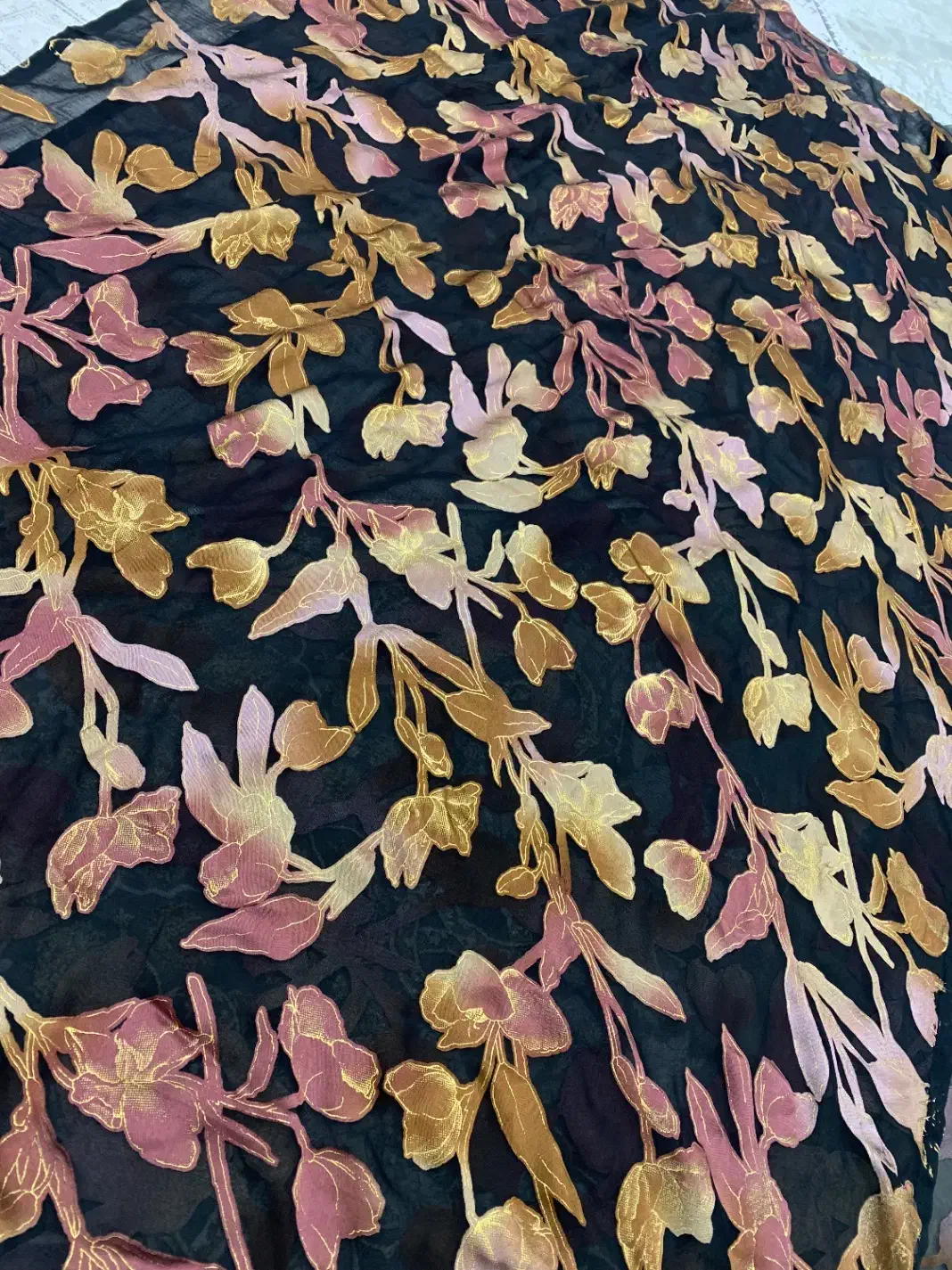 پارچه ی لباس|لباس|مریوان, |دیوار