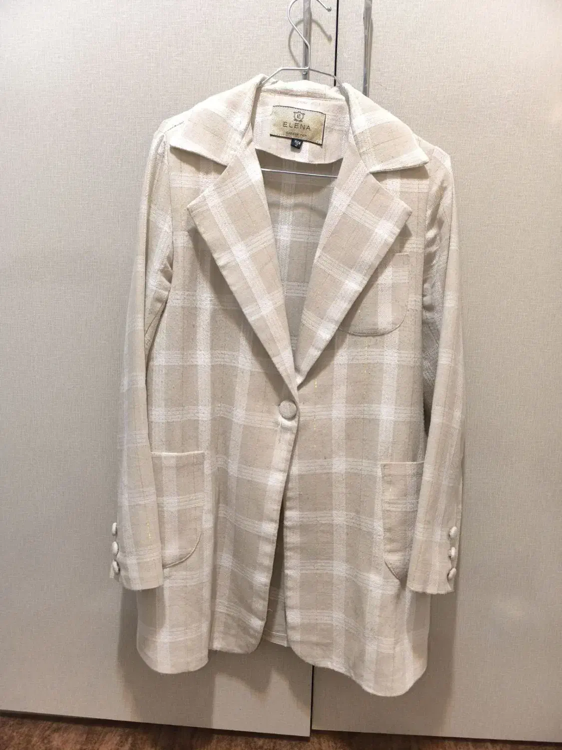 مانتو چهارخونه|لباس|تربت‌حیدریه, اندیشه|دیوار