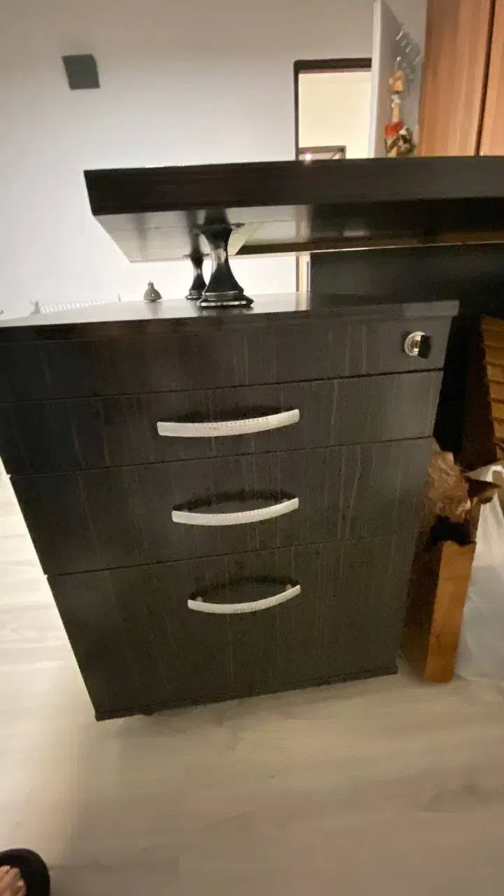 میز|میز تحریر و کامپیوتر|رویان, |دیوار