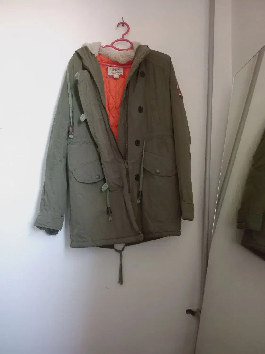 کاپشن نیم‌پوت|لباس|کردکوی, |دیوار