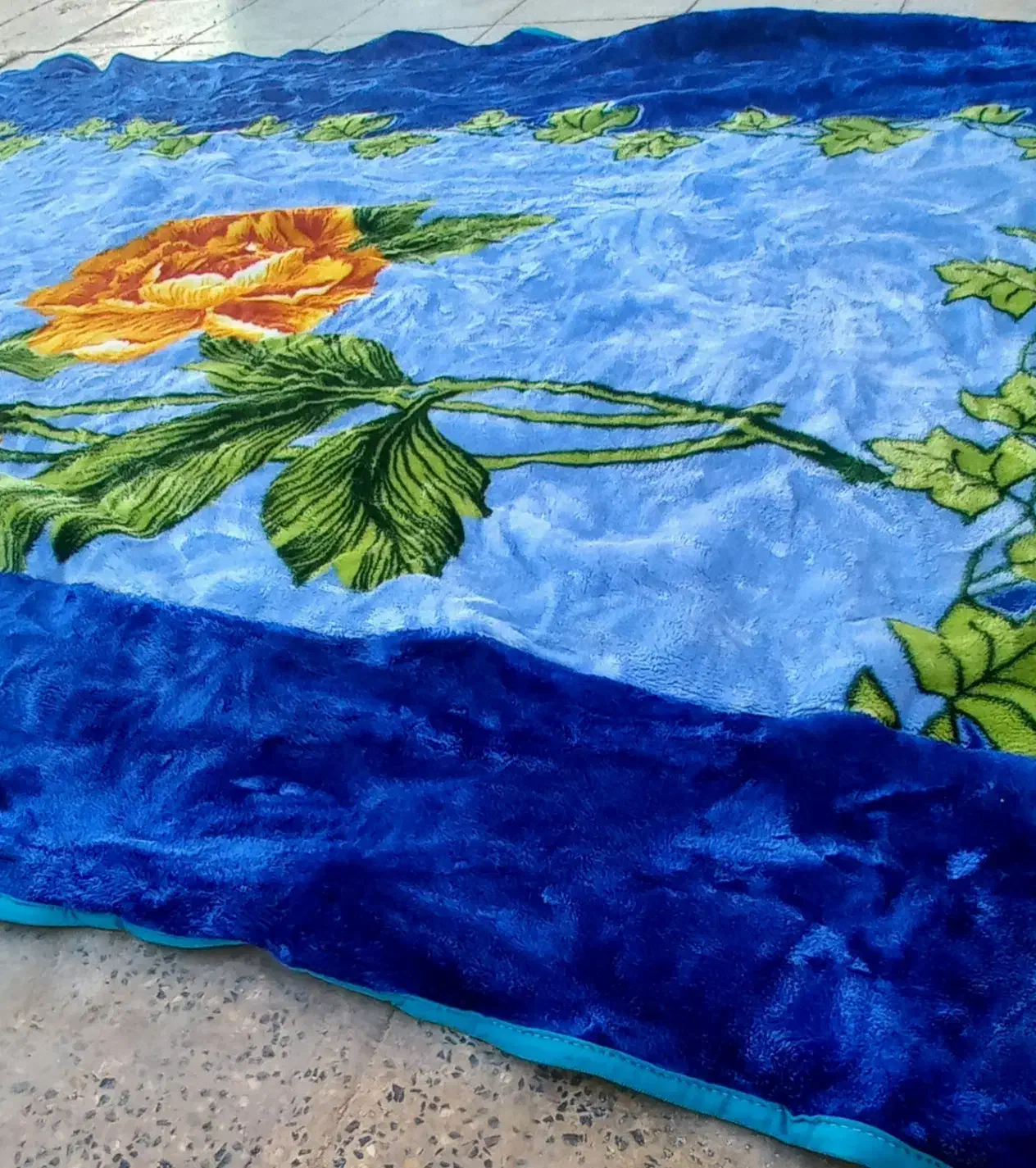 پتو و پارچه فروشی|رختخواب، بالش، پتو|آران و بیدگل, |دیوار